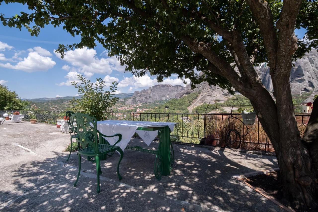 Majestic view Home just under Meteora Unesco Site Kalambaka Exterior foto