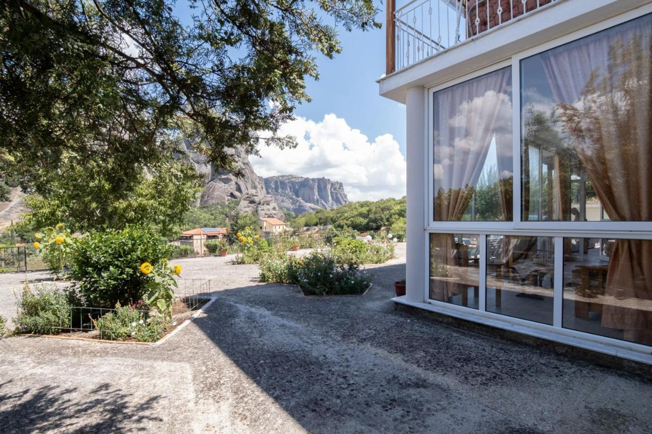 Majestic view Home just under Meteora Unesco Site Kalambaka Exterior foto